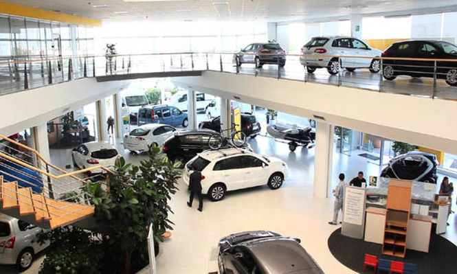 Plan Auto 2030: ayudas de €7.000 a clientes y beneficios para el sector con el que se busca reactivar la compra de coches