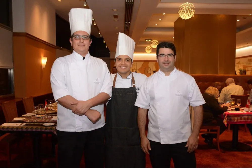 Federico Cabrera, Michael Arteta y Mauro Fernández