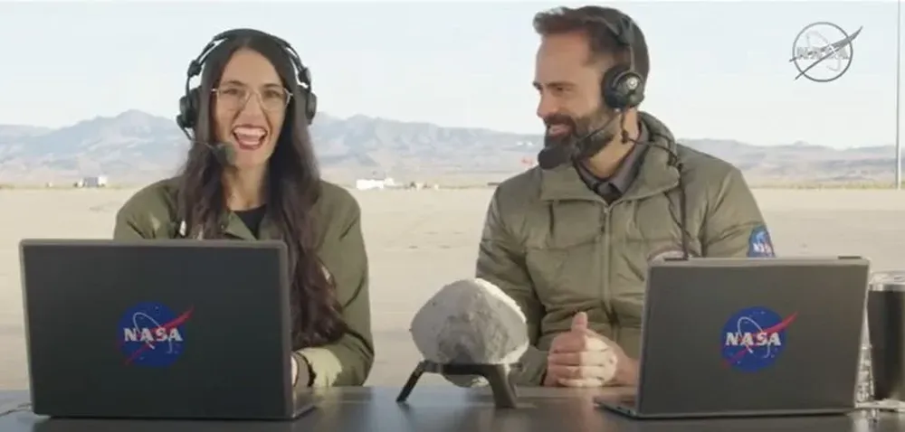 Noelia González junto al argentino Lucas Paganini en la transmisión en vivo del evento