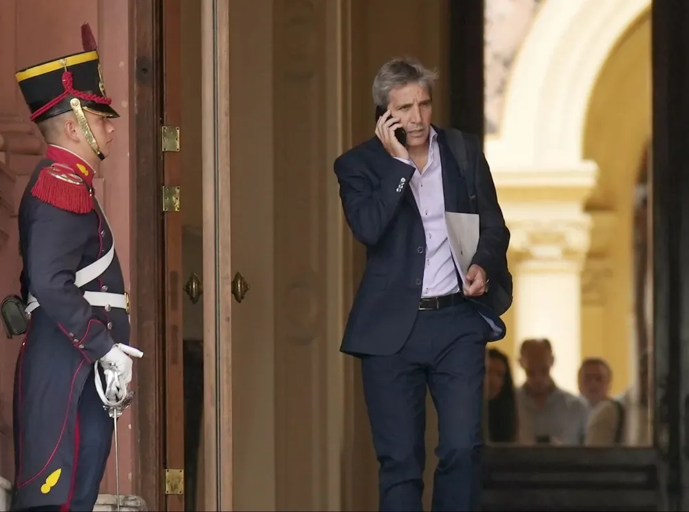 Luis Caputo negoció ante la CAF con una instrucción directa de Javier Milei.