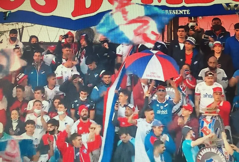 Hinchas de Nacional en el Goyenola