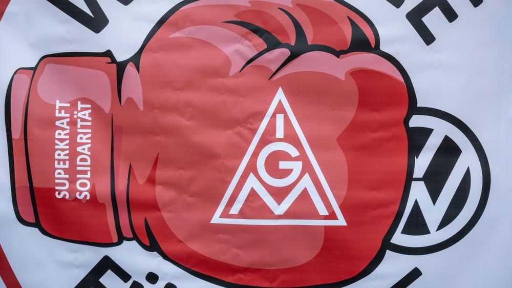 Según los expertos, Volkswagen está sufriendo una desaceleración global en las ventas de automóviles por la competencia china, los modelos de baterías poco atractivos y costos laborales más altos que sus rivales.