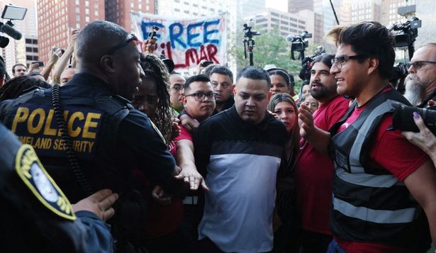 La odisea del salvadoreño Kilmar Ábrego García: de símbolo de la política migratoria de Trump a una posible deportación a Liberia La odisea del salvadoreño Kilmar Ábrego García: de símbolo de la política migratoria de Trump a una posible deportación a Liberia