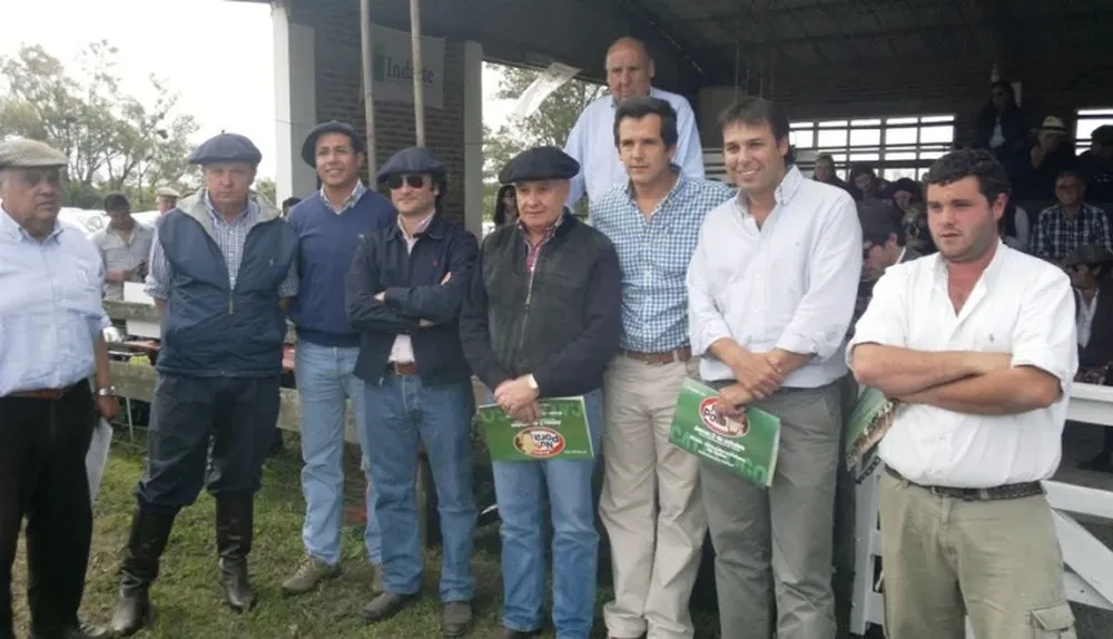 Integrantes de la cabaña, de los escritorios y del banco en el remate