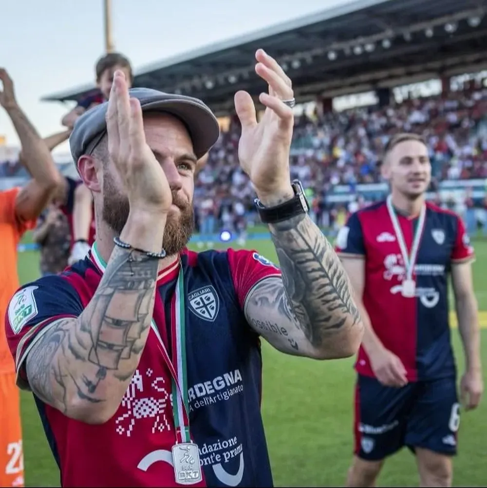 Nahitan Nández en Cagliari