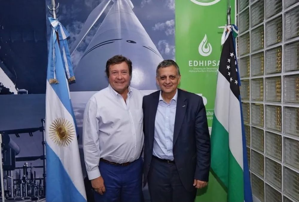 El gobernador de R&iacute;o Negro, Alberto Weretilneck, junto con Horacio Mar&iacute;n, presidente y CEO de YPF.
