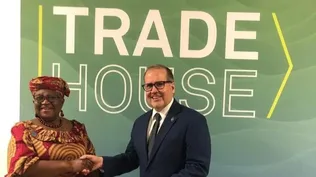 La firma del Memorando fue precedida por una reunión entre la Directora General de la OMC, Ngozi Okonjo-Iweala, y el Subdirector General del IICA, Lloyd Day, sobre la importancia de un robustecimiento de la participación activa de los países de América Latina y el Caribe en la entidad rectora del comercio mundial.