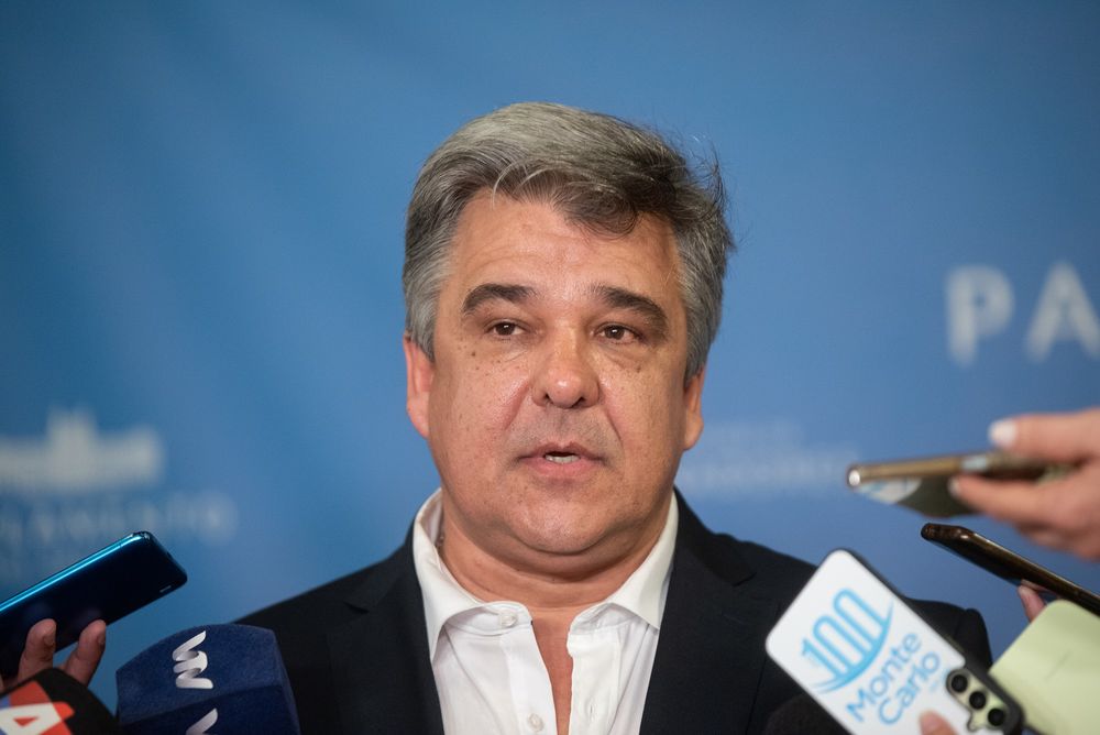 Carlos Camy el 15 de febrero en el Parlamento.jpg