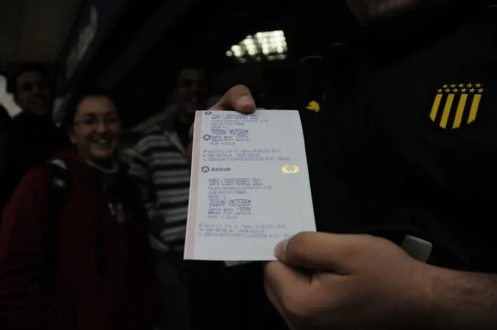 Los socios compran sus entradas