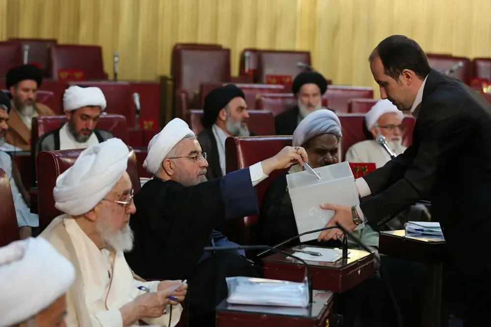 Una sesión de la Asamblea de expertos de Irán para elegir al nuevo jefe del organismo central.