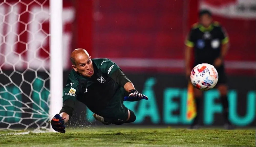 Sebastián Sosa habló con Larriera y el técnico le dijo que lo quería en Peñarol