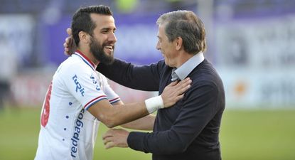 Previo al partido el saludo entre Eduardo Acevedo y Mauricio Victorino