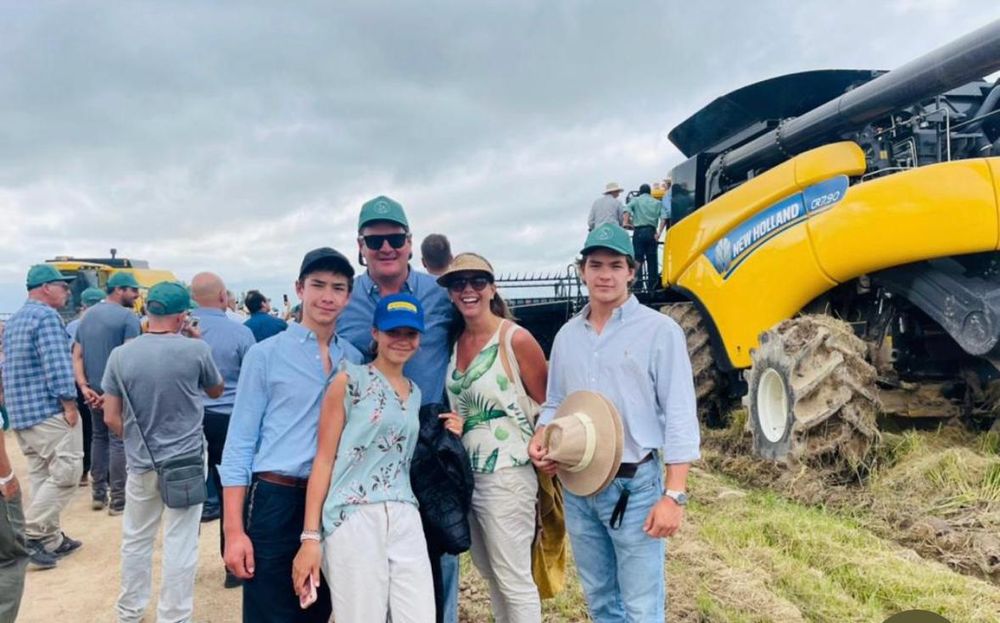 Guillermo OBrien con su señora y tres de sus hijos.