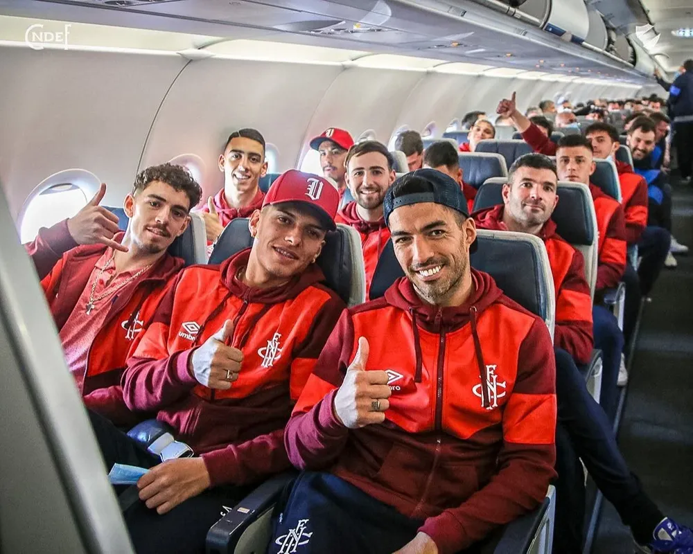 La foto que subió Luis Suárez en el avión