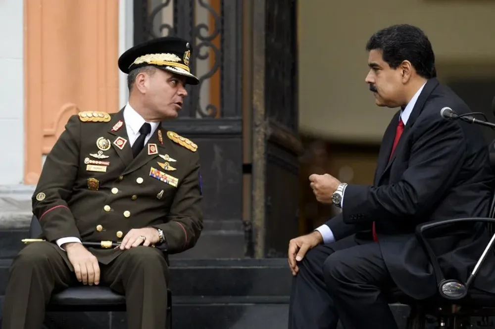 Maduro ha delegado prácticamente todos sus poderes administrativos al jefe del Ejército de Venezuela, Vladimir Padrino.