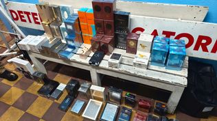 Algunos de los perfumes incautados