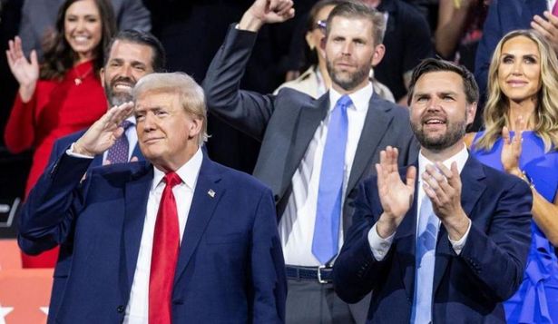 Donald Trump fue aclamado el lunes en su aparición en la Convención Nacional Republicana.