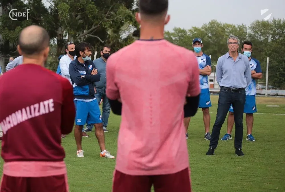 Decurnex y Ligüera en la presentación del técnico de Primera
