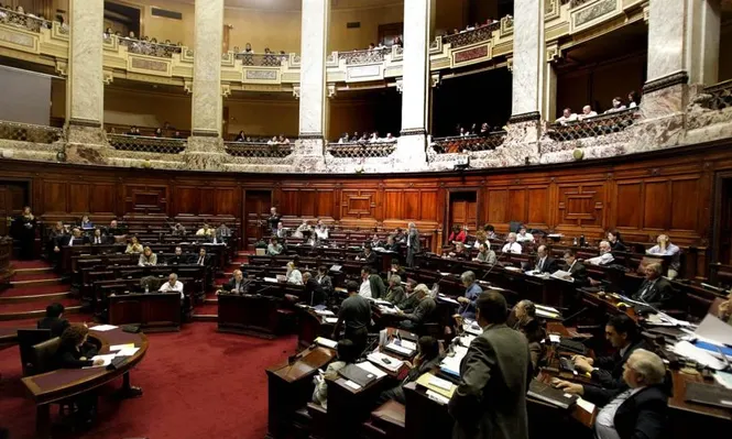 Colorados y blancos evalúan convocar a Almagro