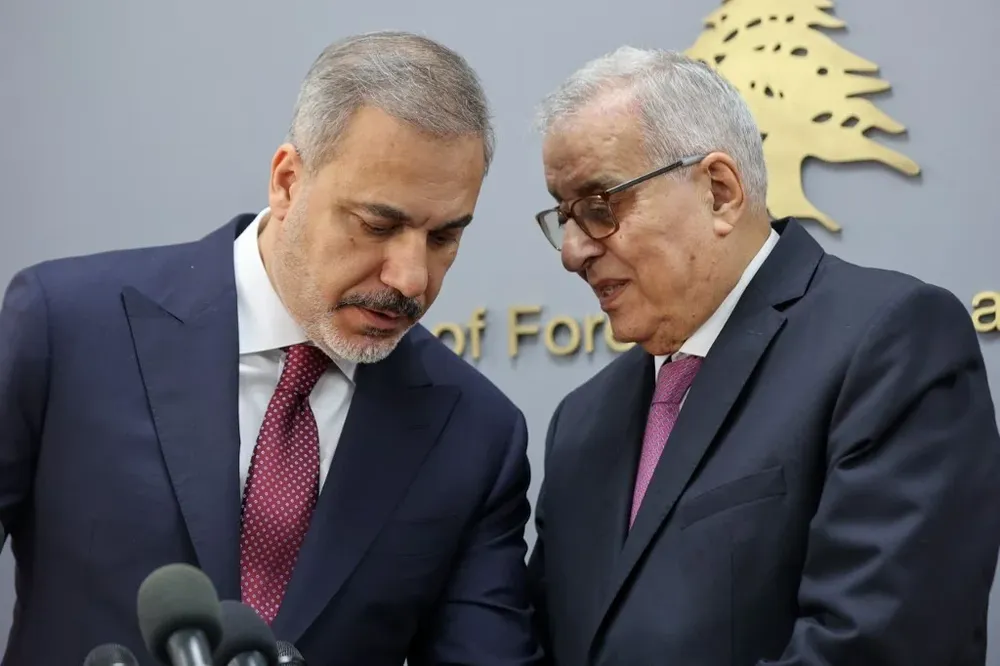 Los ministros de Relaciones Exteriores de Líbano y Turquía en la conferencia de prensa donde informaron sobre los avances.