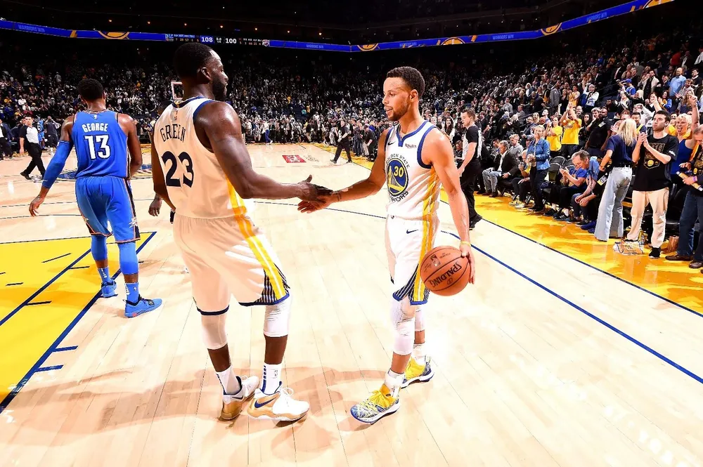 Draymond Green y Stephen Curry, de los Golden State Warriors, en el arranque de la temporada 2018/19 de la NBA