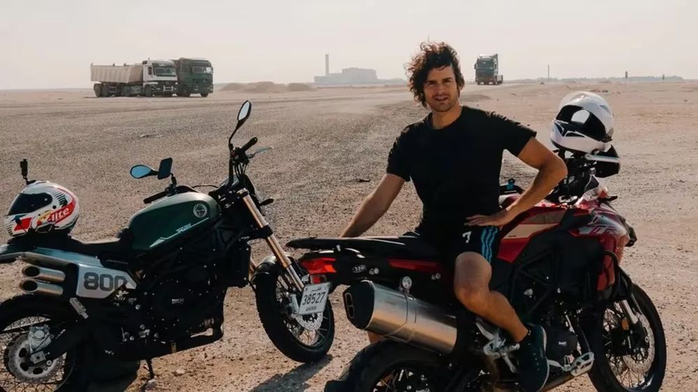 Un youtuber captó en video cómo lo asaltaron dos motochorros en la Panamericana