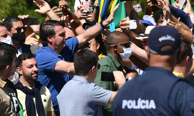 Bolsonaro a militante sobre elecciones en EEUU: ¿Ya terminaron?