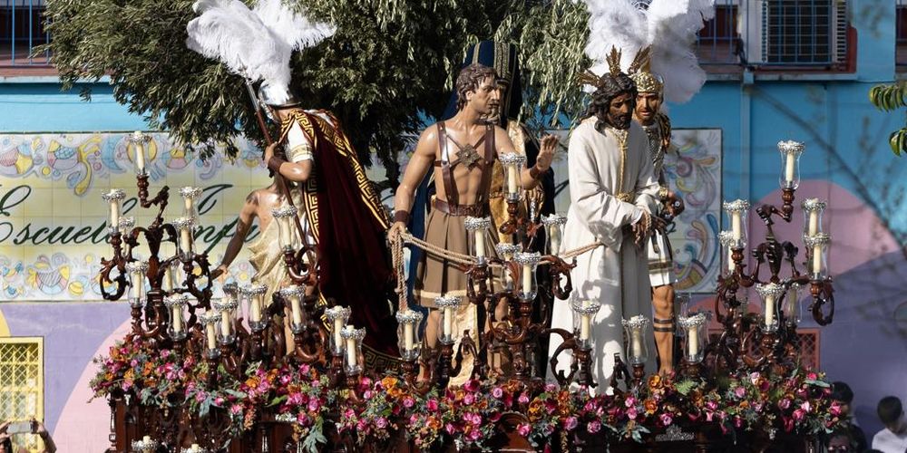 Viernes de Dolores 2025 en Sevilla: comienza la Semana Santa con procesiones y novedades.