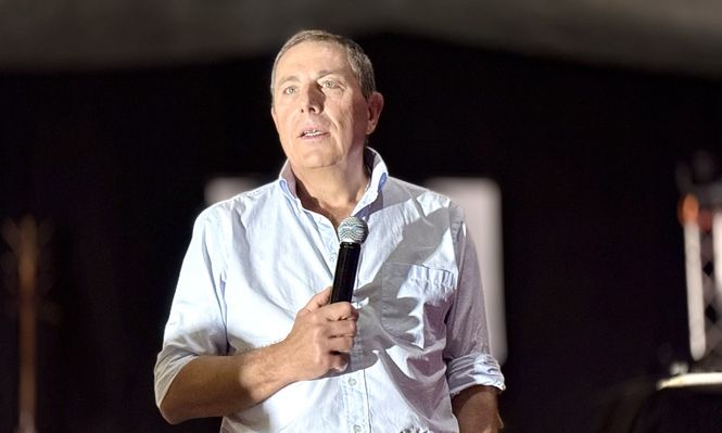 El economista, Gabriel Oddone durante la charla abierta en el Argentino Hotel de Piriápolis.