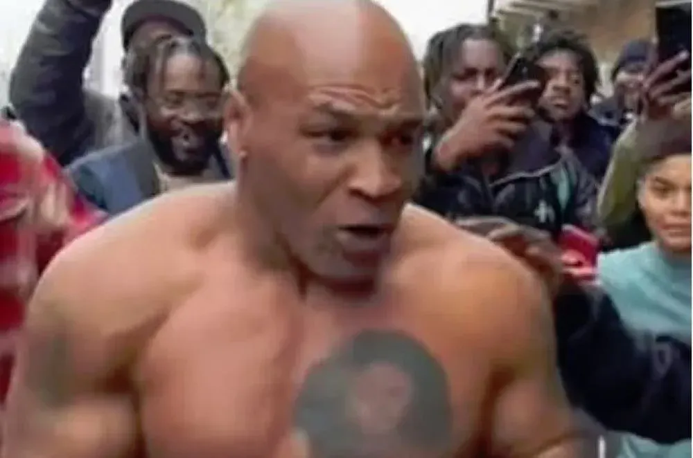 Mike Tyson se puso a pelear en la calle