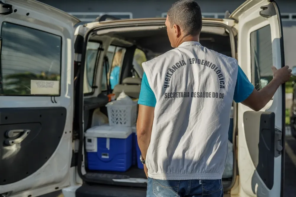 Las dosis se dirigirán a los municipios con alta transmisión y una población residente de 100.000 habitantes o más.