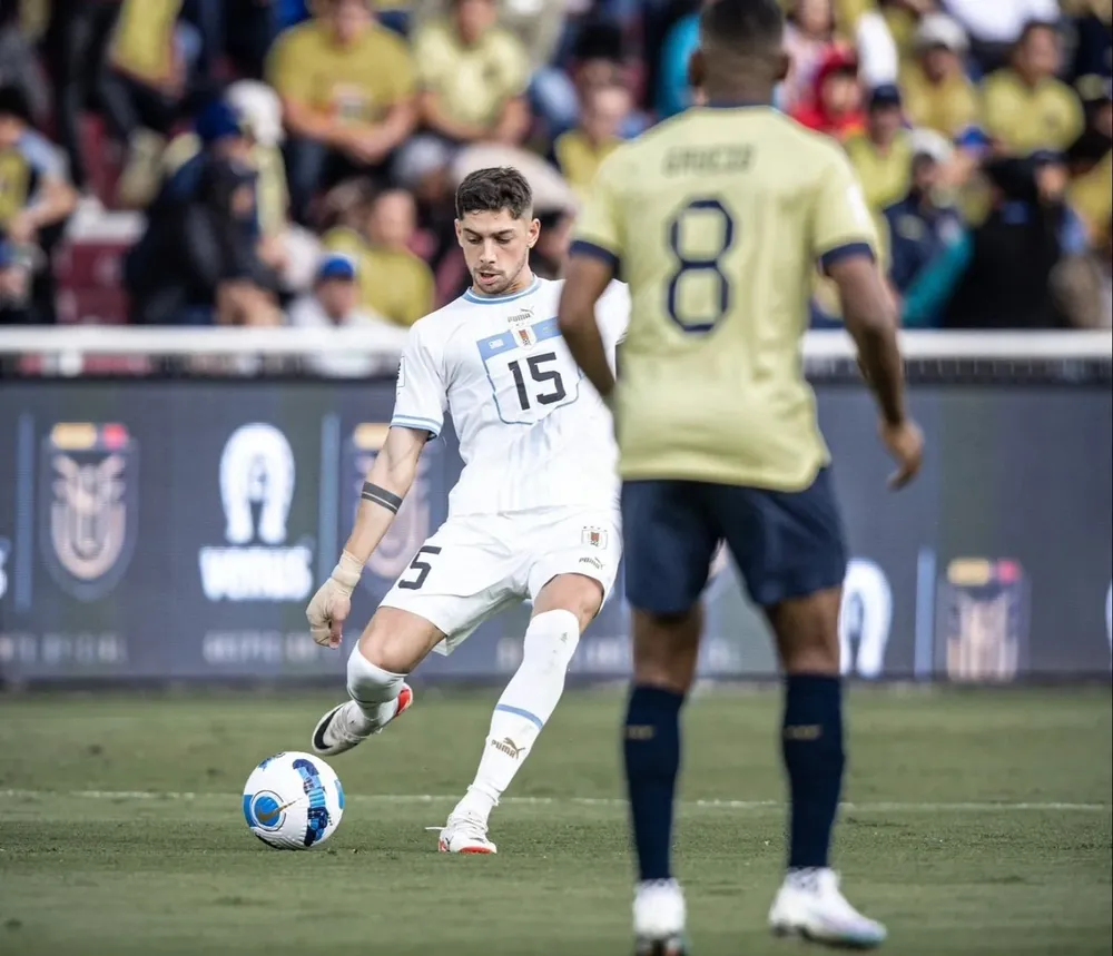 Federico Valverde de Uruguay ante Ecuador en la derrota de Quito