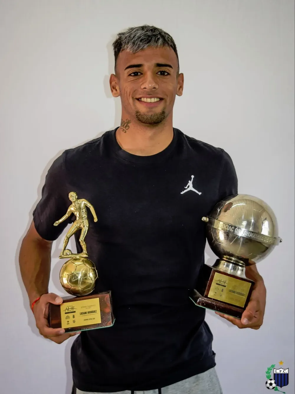 Luciano Rodríguez recibió dos premios de parte de la AUF por la temporada 2023