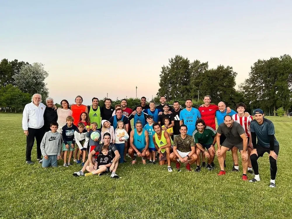 El partido de Diego Forlán con varias figuras del fútbol
