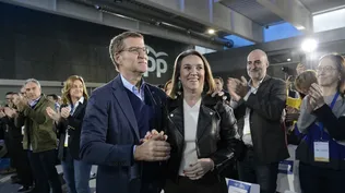 El presidente del Partido Popular, Alberto Núñez Feijóo (3i), y la secretaria general del Partido Popular, Cuca Gamarra.