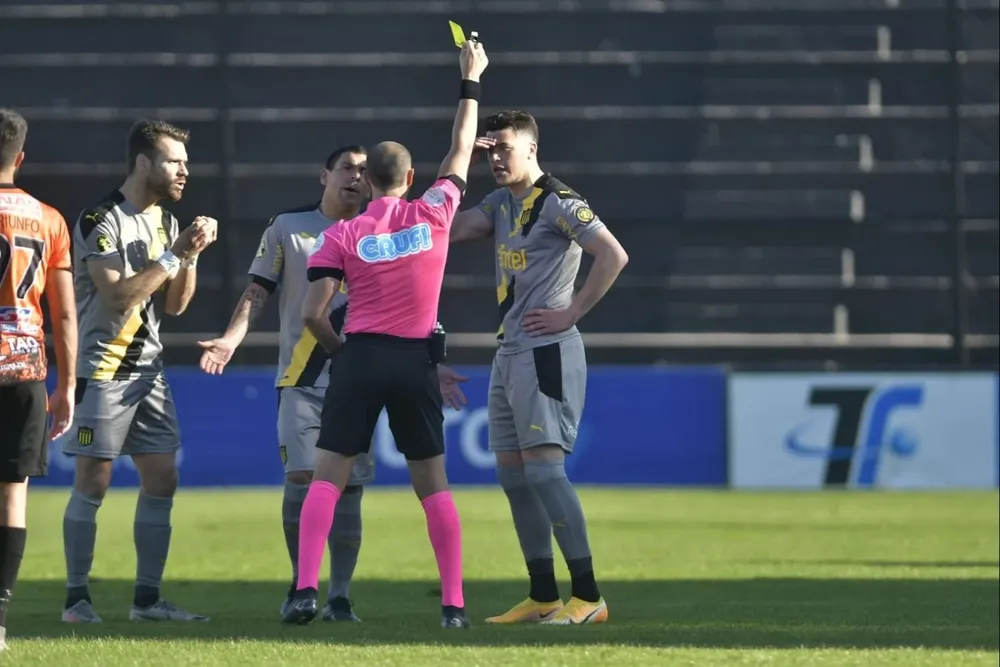 Burgos amonestó a Rodríguez