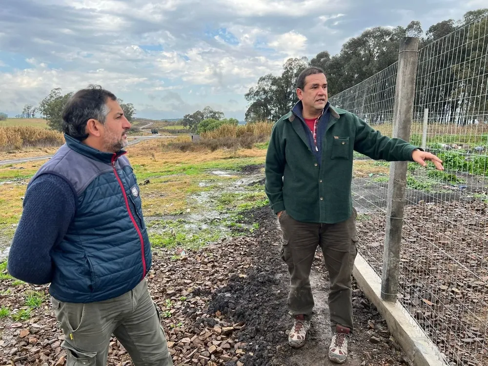 El senador Da Silva junto al alcalde Gastón Nauar.