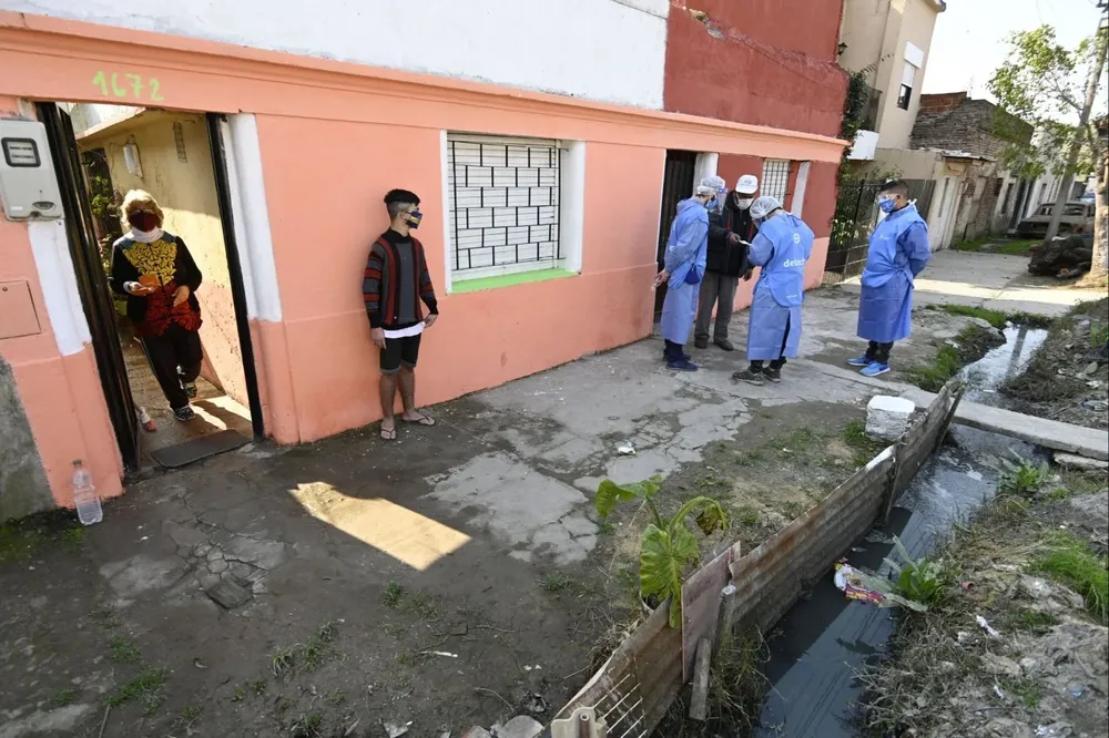 En el mundo, Argentina se ubica en el octavo puesto si se toma el total de casos y en el undécimo por el total de muertos