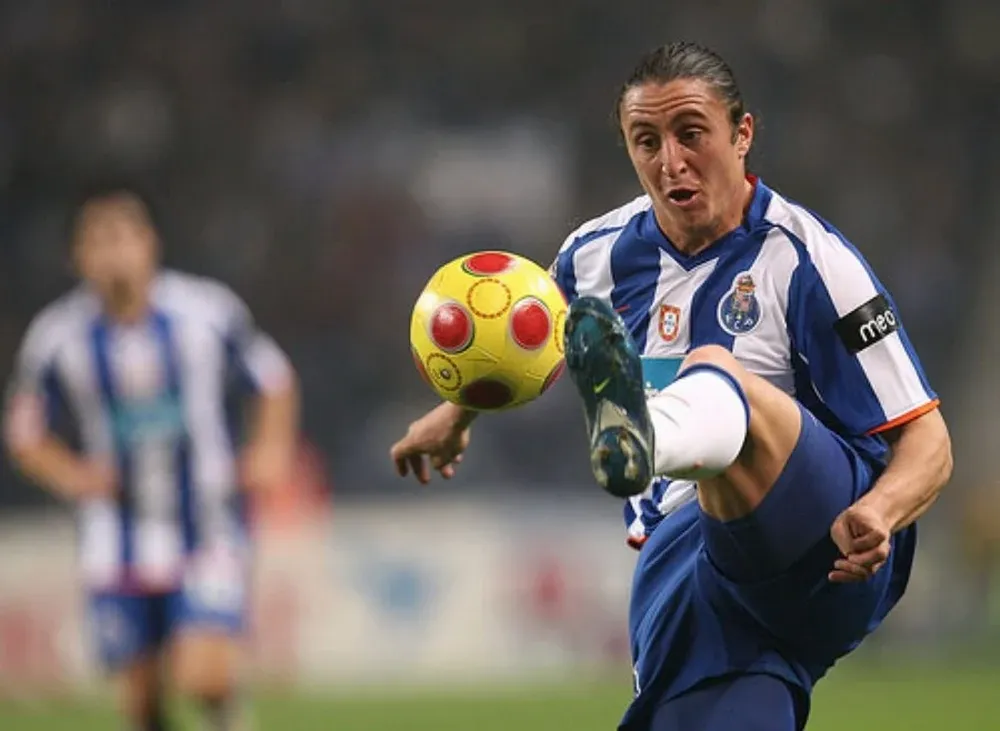 Cristian Rodríguez en la mira de los rusos