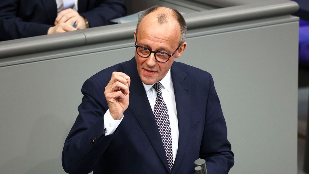 El líder conservador alemán, Friedrich Merz, impulsó la reforma al gasto de defensa.