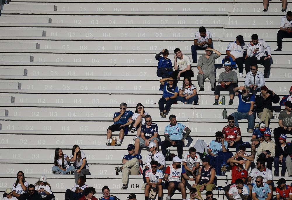 Hinchas de Nacional en el Parque Viera Hinchas de Nacional en el Parque Viera