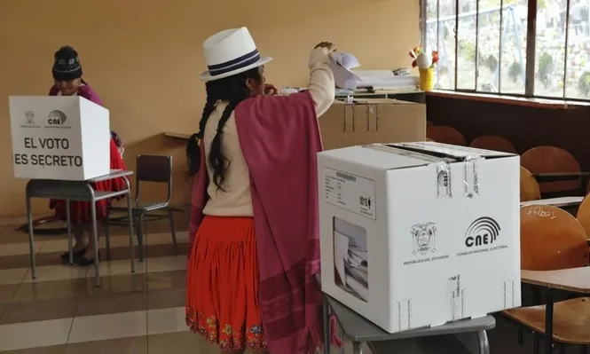 Transcurridas seis horas desde la apertura de los centros de votación la jornada se desarrolla con normalidad.