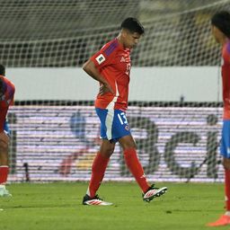 Los jugadores de Chile que empataron ante Ecuador por las Eliminatorias, no pueden creer que no consiguieron la victoria como locales