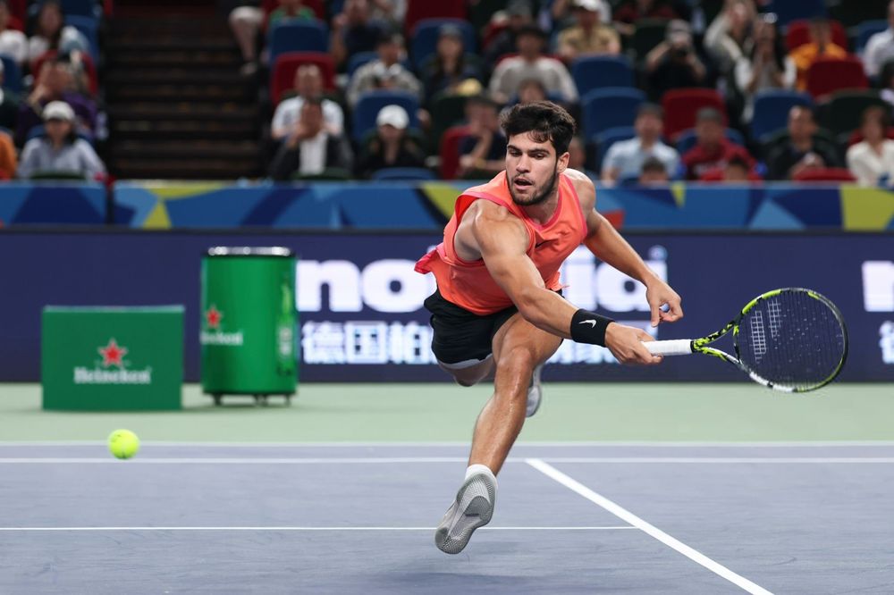 Carlos Alcaraz, eliminado en Shanghai.