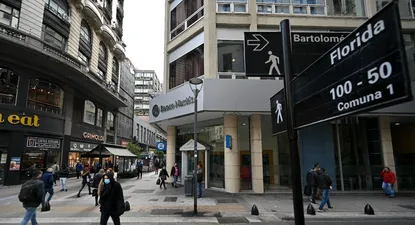 Argentina: 90% de las tarjetas ya aplica nuevo tipo de cambio para compras de turistas extranjeros