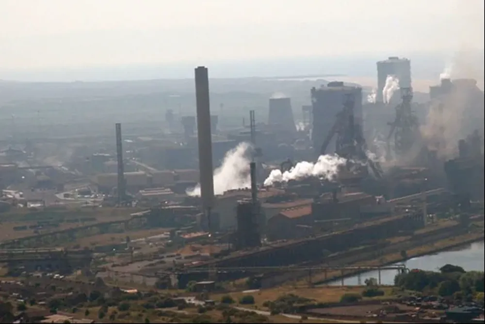La empresa Tata Steel dará a conocer públicamente este viernes su decisión de cerrar dos altos hornos y despedir a 3.000 de sus empleados.