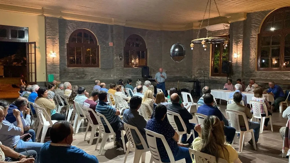 Una de las reuniones de Opción 2021 con tamberos.