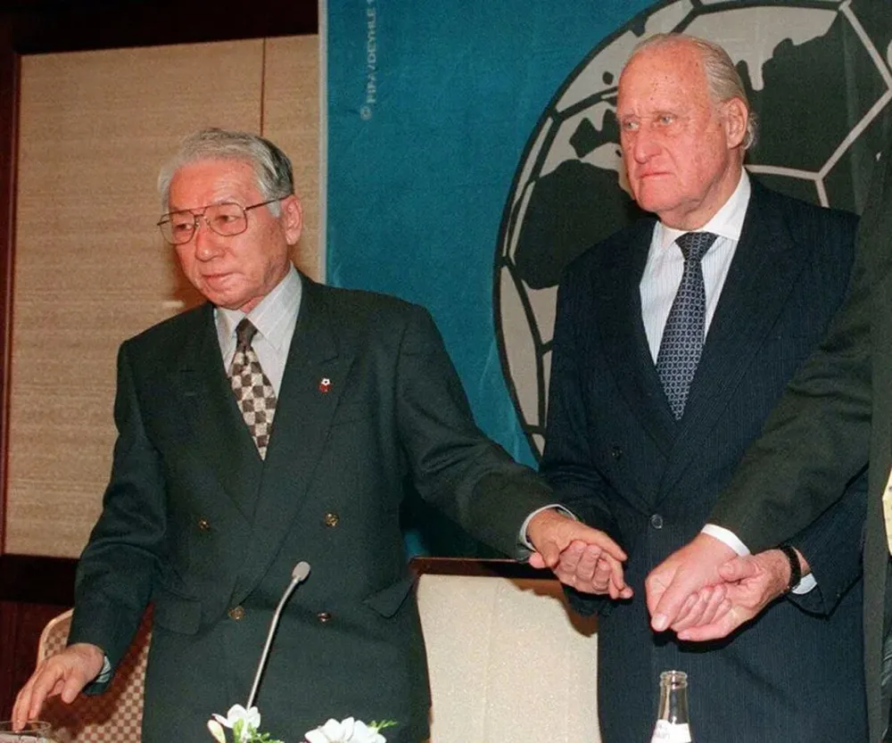 Los presidents de la JFA y FIFA en 1997: Ken Naganuma y Joao Havelange