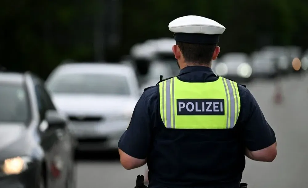 La policía, junto con los bomberos y los voluntarios, participó en la operación de búsqueda durante días