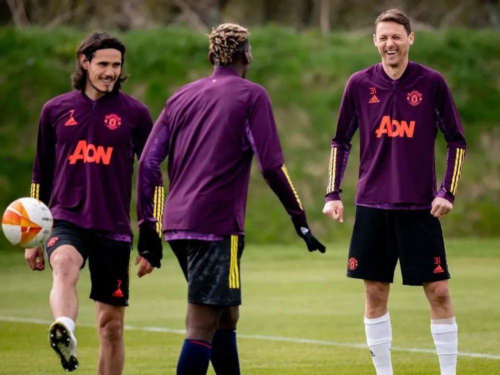 Edinson Cavani en la práctica del United antes del partido de vuelta con Granada